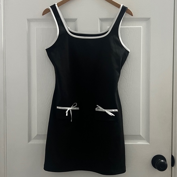 SHEIN Dresses & Skirts - SHEIN Black Garment with Label Detail